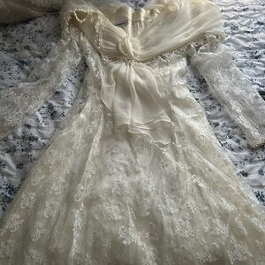 Chic Ivory Lace Wedding Dress